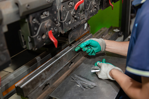 蘇州折彎加工在實(shí)際實(shí)施中有哪些注意事項(xiàng)呢? 蘇州折彎加工在實(shí)際實(shí)施中有哪些注意事項(xiàng)呢?